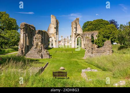 Le rovine dell'abbazia di Glastonbury risalgono all'VIII secolo e sono ora un monumento antico programmato, Somerset, Inghilterra, Regno Unito Foto Stock