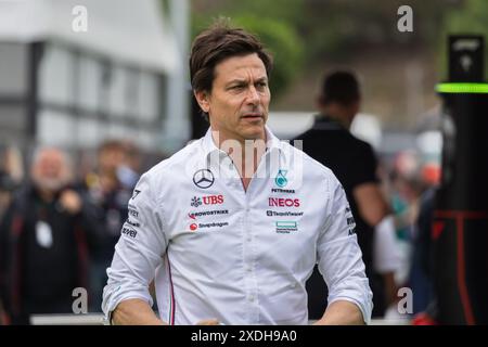 Circuit de Catalunya, Barcellona, Spagna. 22 giugno 2024; Toto Wolff, Germania, e Mercedes-AMG PETRONAS F1 Team durante il Gran Premio di Spagna di Formula 1 (foto di Jay Hirano) Foto Stock