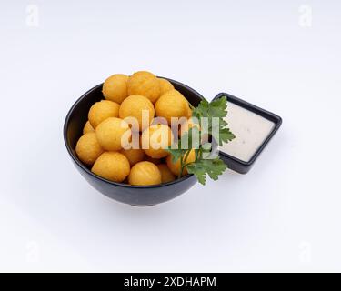 Crocchette di patate, purè di patate palle impanate e fritte. Sfondo scuro. Vista dall'alto. Foto Stock