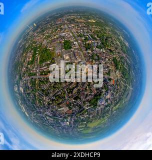 Vista aerea, centro città con l'Europaplatz al Bahnhofstraße, evang. Kreuzkirche e LWL-Museum für Archäologie und Kultur, Westfälisches Landes Foto Stock