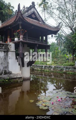 Hanoi, Vietnam - 29 gennaio 2024: Pagoda One Pillar, ufficialmente conosciuta come Pagoda Dien Huu, ad Hanoi, Vietnam Foto Stock