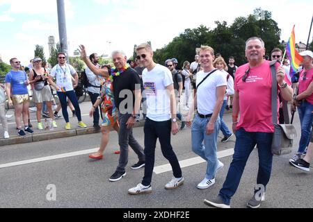 Teilnehmer Verena Dietl Buergermeisterin Dieter Reiter Oberbuergermeister Dominik Krause Buergermeister Sebastian Mueller Thomas Niedebuehl Stadtrat Muenchen 22.06.2024 Reichenbach Bruecke CSD Politk Parade Muenchen *** partecipanti Verena Dietl Mayor Dieter Reiter Lord Mayor Dominik Krause Mayor Sebastian Mueller Thomas Niedebuehl Monaco di Baviera Consiglio comunale 22 06 2024 Ponte di Reichenbach CSD Politk Parade di Monaco Foto Stock