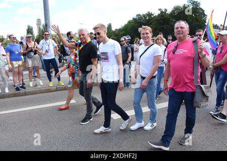 Teilnehmer Verena Dietl Buergermeisterin Dieter Reiter Oberbuergermeister Dominik Krause Buergermeister Sebastian Mueller Thomas Niedebuehl Stadtrat Muenchen 22.06.2024 Reichenbach Bruecke CSD Politk Parade Muenchen *** partecipanti Verena Dietl Mayor Dieter Reiter Lord Mayor Dominik Krause Mayor Sebastian Mueller Thomas Niedebuehl Monaco di Baviera Consiglio comunale 22 06 2024 Ponte di Reichenbach CSD Politk Parade di Monaco Foto Stock