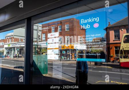 Shoreham-by-SEA Banking Hub e ufficio postale in High Street, Sussex, Inghilterra Regno Unito Foto Stock