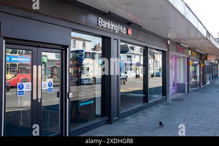 Shoreham-by-SEA Banking Hub e ufficio postale in High Street, Sussex, Inghilterra Regno Unito Foto Stock