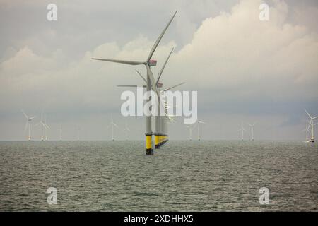 Mare irlandese, Regno Unito 16 ottobre 2021, turbine eoliche al largo di Walney Island Foto Stock