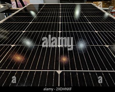 Pannello solare con compositi e tecnologia a gas per la penetrazione della luce solare Foto Stock