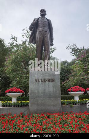 Hanoi, Vietnam - 9 febbraio 2024: Statua di Vladimir Lenin a Lenin Park, Hanoi Foto Stock