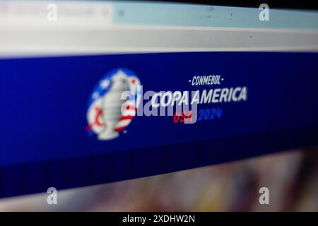 Sito Web sul logo del monitor per computer Copa America USA 2024 con CONMEBOL, monitor per PC con messa a fuoco selettiva Foto Stock