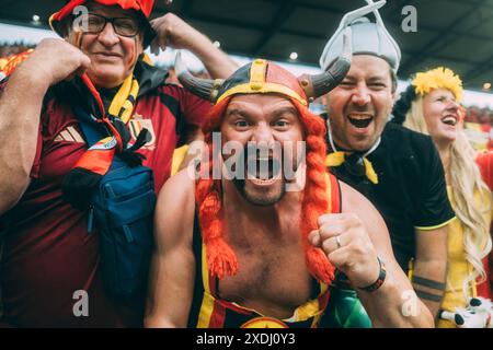 Colonia, Germania. 23 giugno 2024. Koeln, RheinEnergieStadion, 22.06.2024: Tifoso belga con costume Obelix prima della partita Campionato europeo UEFA 2024 Belgio contro Romania. Crediti: Mika Volkmann/Alamy Live News Foto Stock