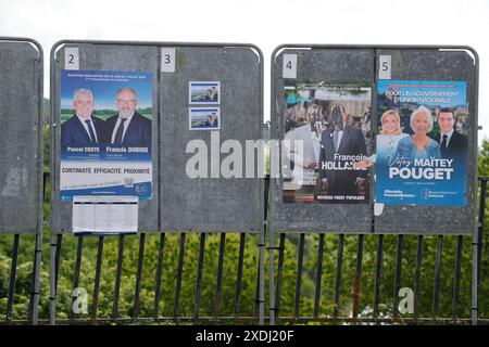 Corrèze, Francia. 23 giugno 2024. Francois Hollande candidato alle elezioni legislative del 30 giugno e del 7 luglio 2024 a Corrèze. Manifesto elettorale dell'ex presidente della Repubblica francese Francois Hollande candidato per essere deputato del primo collegio elettorale del dipartimento di Corrèze. Fa parte della coalizione elettorale "nuovo fronte Popolare/Nouveau Front Populaire”. Le elezioni legislative anticipate in Francia seguono lo scioglimento dell'Assemblea nazionale da parte del presidente della Repubblica francese Emmanuel Macron. Emmanuel Macron ha deciso di sciogliere l'Assemblea nazionale in risposta al Foto Stock