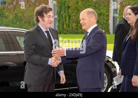 Javier Milei, Olaf Scholz Bundeskanzler Scholz empfängt den Präsidenten der Republik Argentinien, Milei, AM 23.06.2024 a Berlino, Bundeskanzleramt, Deutschland *** Javier Milei, Olaf Scholz Cancelliere federale Scholz riceve il Presidente della Repubblica Argentina, Milei, il 23 06 2024 a Berlino, Cancelleria federale, Germania Foto Stock