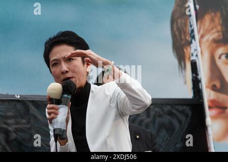 Tokyo, Giappone. 22 giugno 2024. Il candidato indipendente Renho Saito parla ad una manifestazione. Alle elezioni del 7 luglio si terranno 56 candidati da record, la sfida più forte per l'incumbent, Yuriko Koike, (che spera di vincere un terzo mandato come governatore della capitale del Giappone) proveniente dal politico di centro-sinistra, Renho Saito. (Foto di Damon Coulter/SOPA Images/Sipa USA) credito: SIPA USA/Alamy Live News Foto Stock