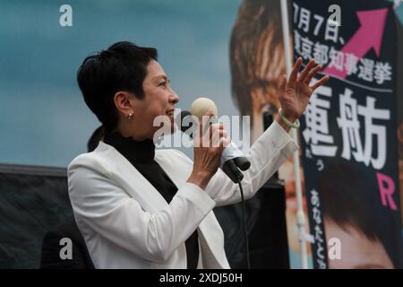 Tokyo, Giappone. 22 giugno 2024. Il candidato indipendente Renho Saito parla ad una manifestazione. Alle elezioni del 7 luglio si terranno 56 candidati da record, la sfida più forte per l'incumbent, Yuriko Koike, (che spera di vincere un terzo mandato come governatore della capitale del Giappone) proveniente dal politico di centro-sinistra, Renho Saito. (Foto di Damon Coulter/SOPA Images/Sipa USA) credito: SIPA USA/Alamy Live News Foto Stock