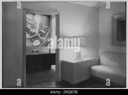 Abbott Laboratories, W. 23rd St., New York City. Foyer, al murale. Collezione Gottscho-Schleisner Foto Stock