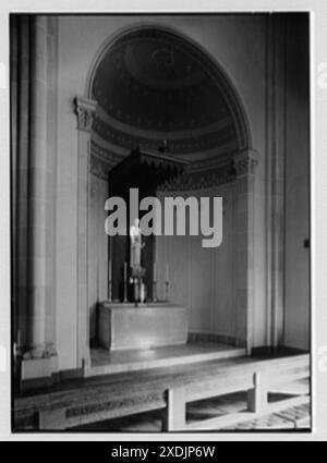 Church of St. Nicholas, 122 Ferry St., Jersey City, New Jersey. Giusto, altare. Collezione Gottscho-Schleisner Foto Stock