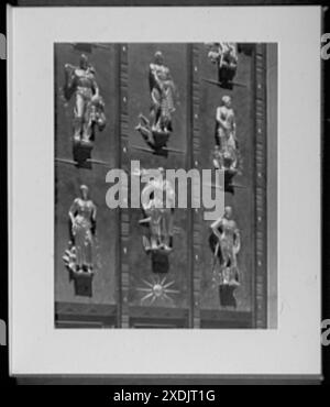 Primi piani. Rockefeller Center, British Empire Building, dettaglio dell'entrata, Rockefeller Center, British Empire Building, dettaglio dell'entrata. Collezione Gottscho-Schleisner Foto Stock