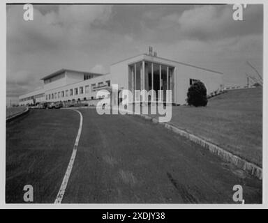 Organon, West Orange, New Jersey. Vista generale dell'ingresso. Collezione Gottscho-Schleisner Foto Stock
