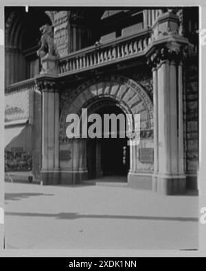 Prudential Insurance Co., ufficio domestico, Newark, New Jersey. Ingresso di Broad Street. Collezione Gottscho-Schleisner Foto Stock