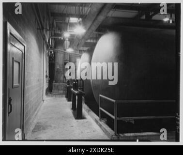 Dominion Alkali & Chemical Co., Ltd., Beaunhois [ad es. Beauharnois], Canada. Serbatoi e bilance. Collezione Gottscho-Schleisner Foto Stock