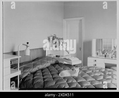 Russel Wright, residenza al 7 Park Ave., New York City. Camera da letto II. Collezione Gottscho-Schleisner Foto Stock