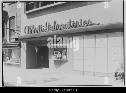 Abbott Laboratories, W. 23rd St., New York City. Dettagli ingresso. Collezione Gottscho-Schleisner Foto Stock