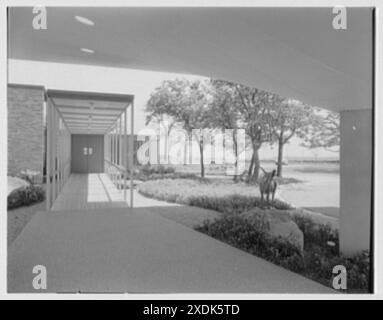 Ristorante e club Cross Roads. Vista dell'ingresso del club. Collezione Gottscho-Schleisner Foto Stock