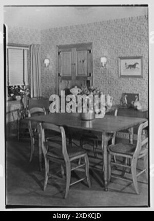 Louis H. Engel, residenza a Carversville, Bucks County, Pennsylvania. Sala da pranzo, verticale. Collezione Gottscho-Schleisner Foto Stock