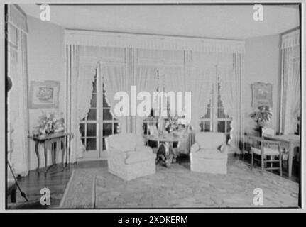 William S. Paley, residenza a Manhasset, Long Island, New York. Libreria, alla finestra. Collezione Gottscho-Schleisner Foto Stock