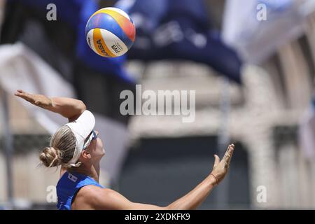 Reka Orsi Toth (ITA) in azione durante il World Beach Pro Tour, Beach Volley Match a Messina, 23 giugno 2024 Foto Stock