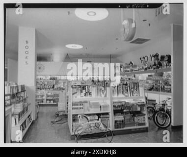 Gimbel Brothers, affari nel Cross County Center, Yonkers, New York. Giocattoli. Collezione Gottscho-Schleisner Foto Stock