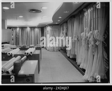 Macy's, affari in Giamaica, New York. Tendaggi. Collezione Gottscho-Schleisner Foto Stock