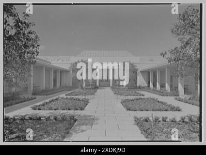 Norton Gallery and School of Art, West Palm Beach, Florida. Patio. Collezione Gottscho-Schleisner Foto Stock