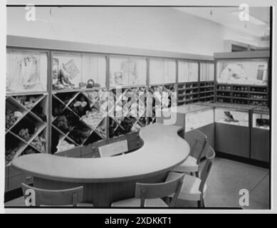 Macy's, affari in Giamaica, New York. Ricamo d'arte. Collezione Gottscho-Schleisner Foto Stock