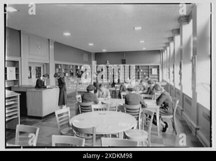 St. Mary's High School, Manhasset, Long Island, New York. Libreria. Collezione Gottscho-Schleisner Foto Stock