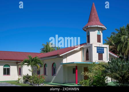 Chiesa del villaggio, Tikehau, Atollo, Arcipelago delle Tuamotu, Tuherahera, Rangiroa, Polinesia francese Foto Stock