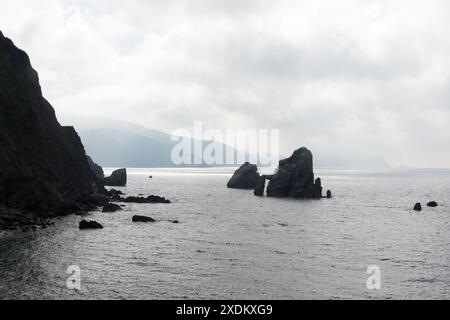 Bellissime scogliere vicino a San Juan di Gaztelugatxe. Baia di Biscaglia. Spagna Foto Stock