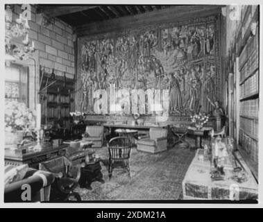 Signora Alexander Hamilton Rice, residenza sulla 5th Avenue, New York. Vista su arazzi in biblioteca. Collezione Gottscho-Schleisner Foto Stock