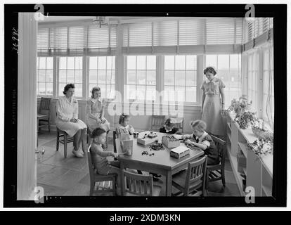 Middlesex County Girls Vocational School, Woodbridge, New Jersey. Porticato per la gestione della famiglia, orizzontale. Collezione Gottscho-Schleisner Foto Stock