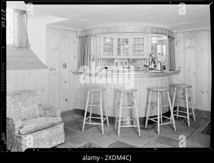 Dr. E. Hall Kline, residenza a N. Broadway, Nyack, New York. Sala giochi, al bar. Collezione Gottscho-Schleisner Foto Stock