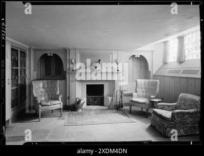 Dr. E. Hall Kline, residenza a N. Broadway, Nyack, New York. Sala giochi, al caminetto. Collezione Gottscho-Schleisner Foto Stock