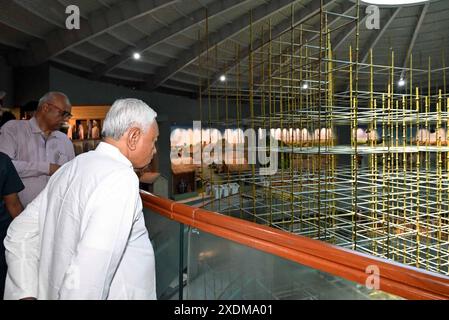 PATNA, INDIA - 23 GIUGNO 2024: Il primo ministro del Bihar, Nbianc Kumar, ispeziona la torre Bapu a Gardanibagh, il 23 giugno 1997, a Patna, India. (Foto di Santosh Kumar/Hindustan Times/Sipa USA ) Foto Stock