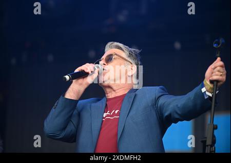 China Crisis Performing al Lets Rock Leeds 80s Festival 2024 ,Leeds, Regno Unito Foto Stock