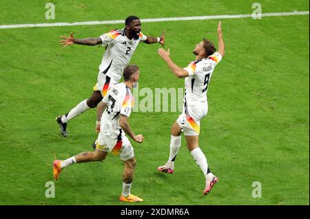 Francoforte, Germania. 23 giugno 2024. Niclas FŸllkrug della Germania erzielt den Ausgleichstreffer zum 1:1 in der Nqchspielzeit und jubelt mit Antonio Ruediger della Germania UEFA EURO 2024 partita a gironi tra Svizzera e Germania all'Arena di Francoforte il 23 giugno 2024 a Francoforte, Germania. Vorrundenspiel Schweiz - Deutschland © diebilderwelt / Alamy Live News crediti: Diebilderwelt/Alamy Live News Foto Stock