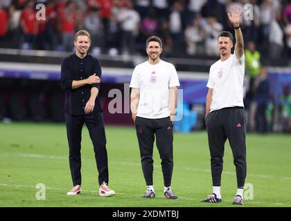 Francoforte, Germania. 23 giugno 2024. Julian Nagelsmann allenatore della Germania, e gli assistenti Benjamin Glück e Sandro Wagner durante la partita dei campionati europei UEFA alla Commerzbank-Arena di Francoforte. Il credito per immagini dovrebbe essere: David Klein/Sportimage Credit: Sportimage Ltd/Alamy Live News Foto Stock