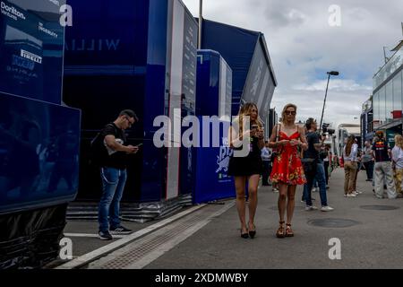 Montmelo, Spagna, 23 giu 2024, Tiffany Cromwell, fidanzata di Valtteri Bottas al giorno della gara, decimo round del campionato di Formula 1 2024. Crediti: Michael Potts/Alamy Live News Foto Stock