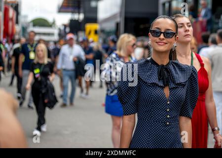 Montmelo, Spagna, 23 giugno 2024, Alexandra Saint Mleux, fidanzata di Charles Leclerc al giorno della gara, 10° round del campionato di Formula 1 2024. Crediti: Michael Potts/Alamy Live News Foto Stock