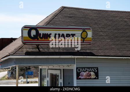 Insegna del minimarket Quik Mart in King Street a Riverside-Albert, New Brunswick, Canada Foto Stock