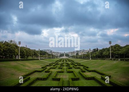 Design simmetrico dei giardini al Parque Eduardo VII - Lisbona, Portogallo Foto Stock