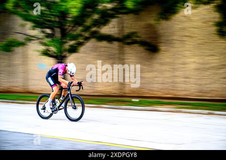 Ciclisti impressionisti e sfocati in una gara Foto Stock
